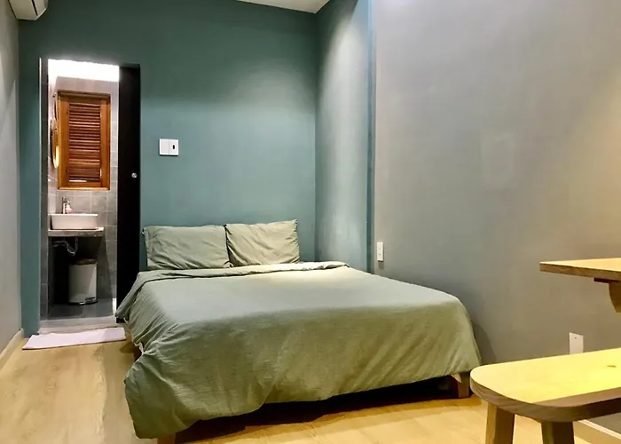 Meow Hotel & Cafe