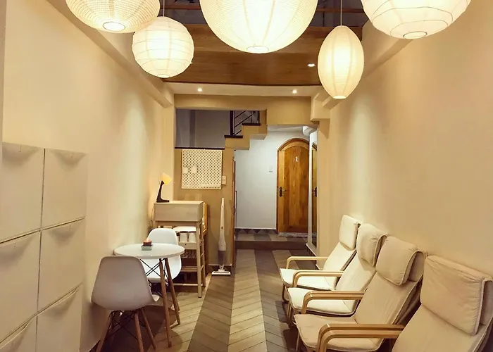 Meow Hotel & Cafe